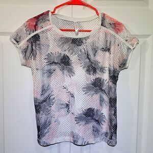 𝅺Fabletics Sheer Mesh Workout Sicily Top Seashell Bloom Print